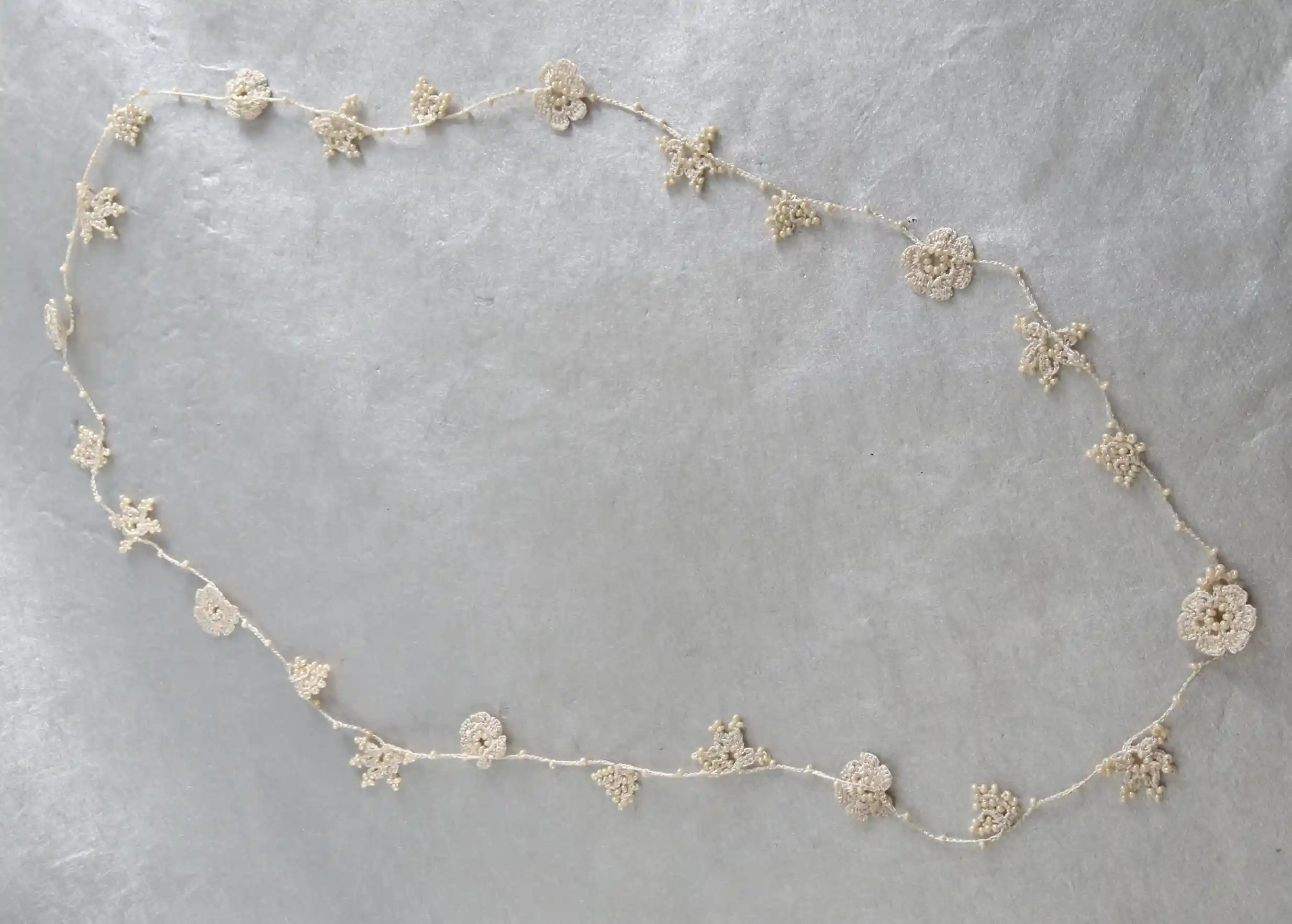 Sautoir dentelle en fil et perles, collection Crystal