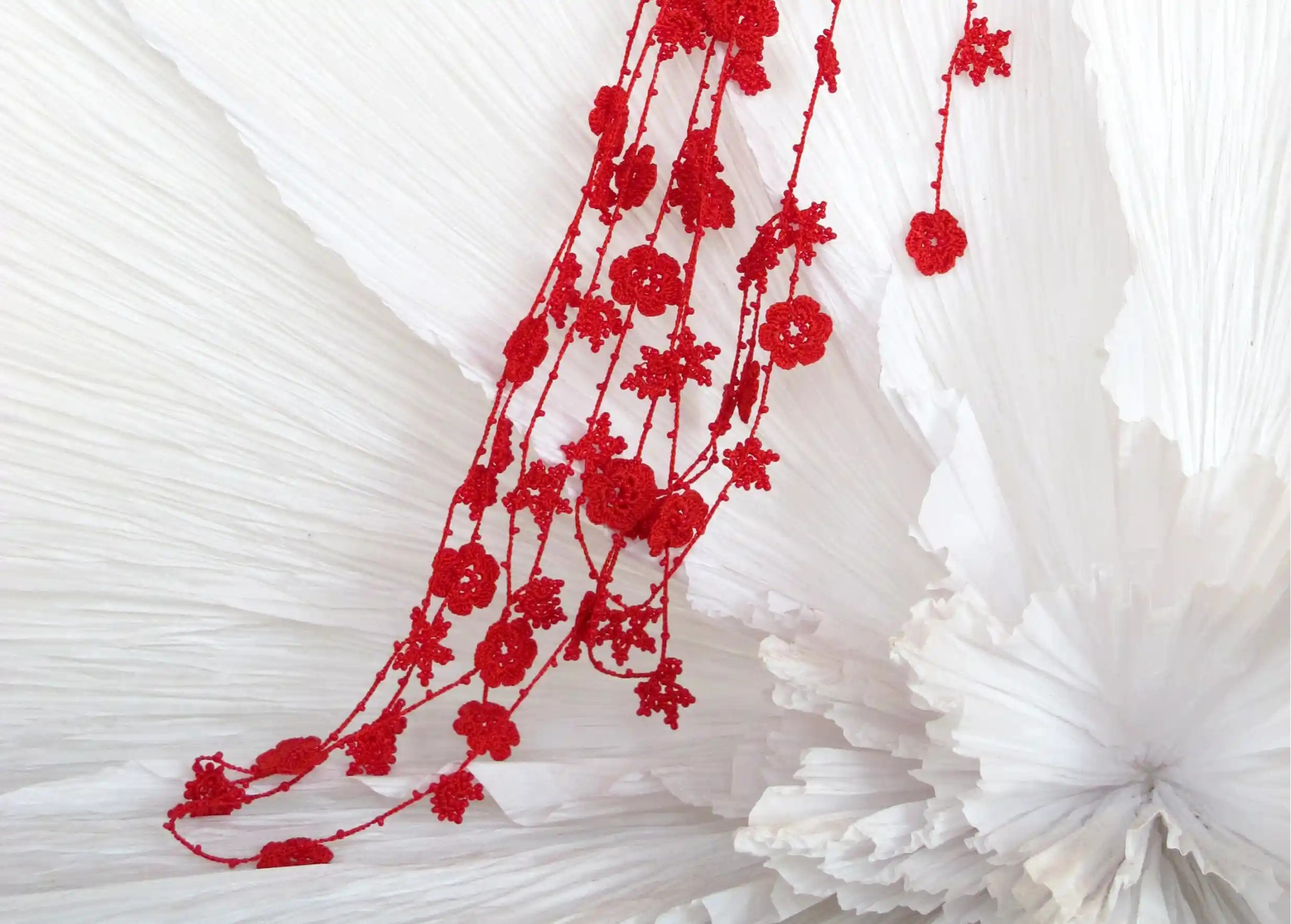 Sautoir dentelle en fil et perles, collection Crystal