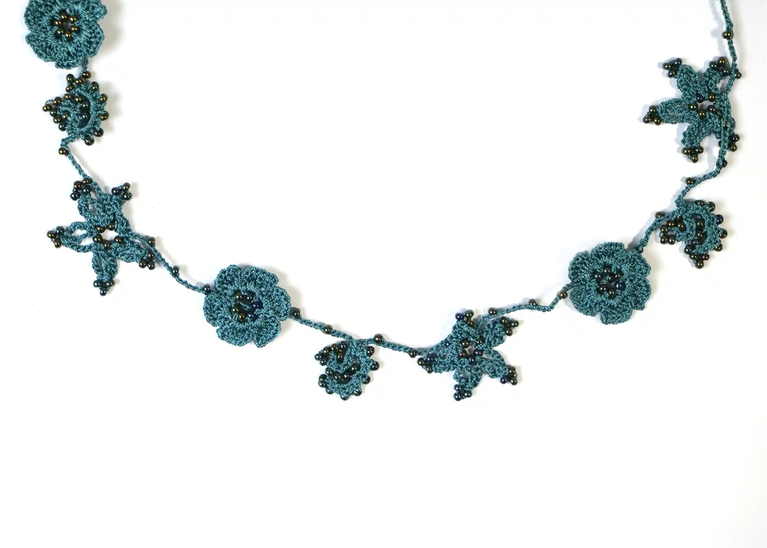 Long necklace and choker in wire and pearls, Crystal