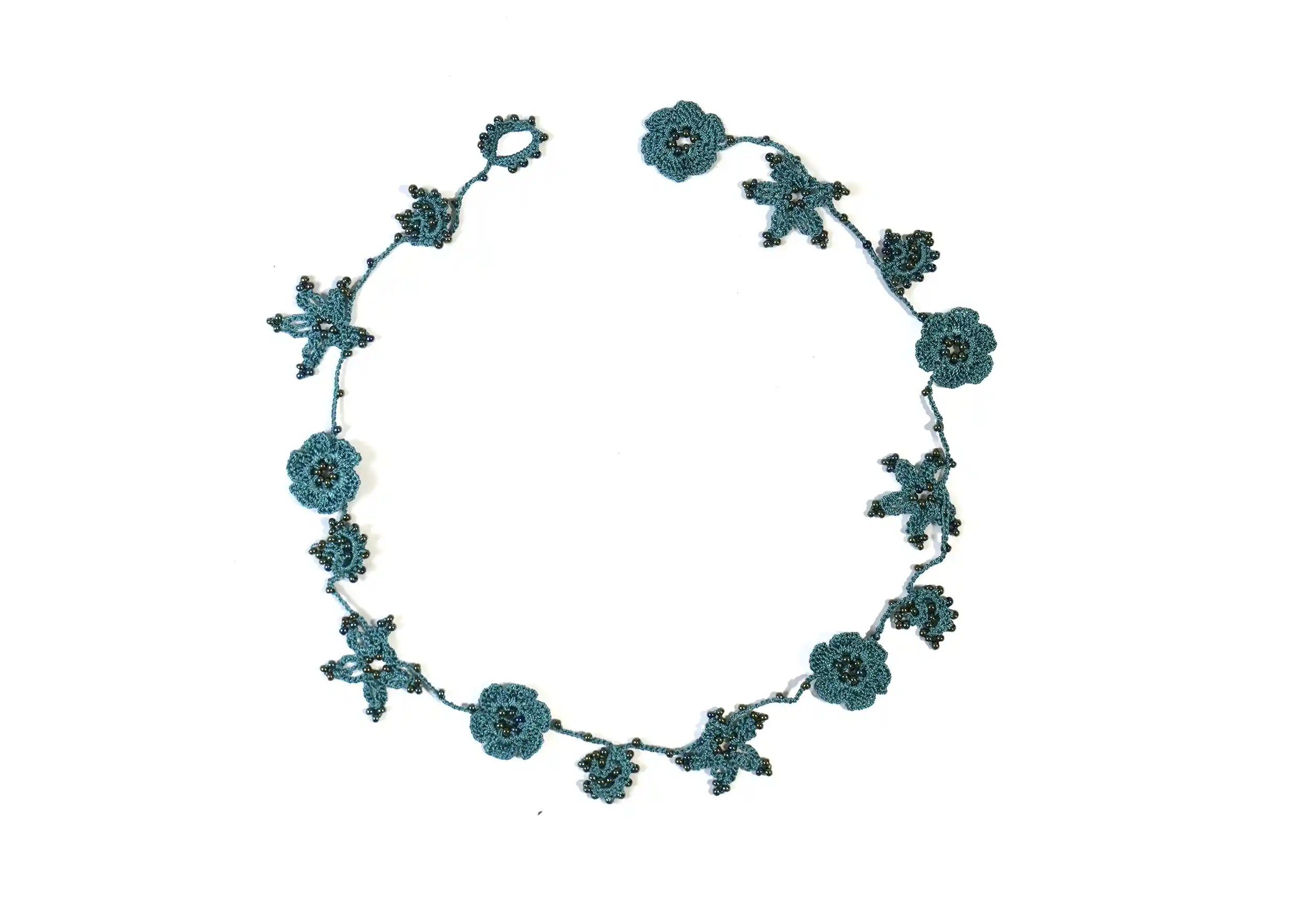 Long necklace and choker in wire and pearls, Crystal