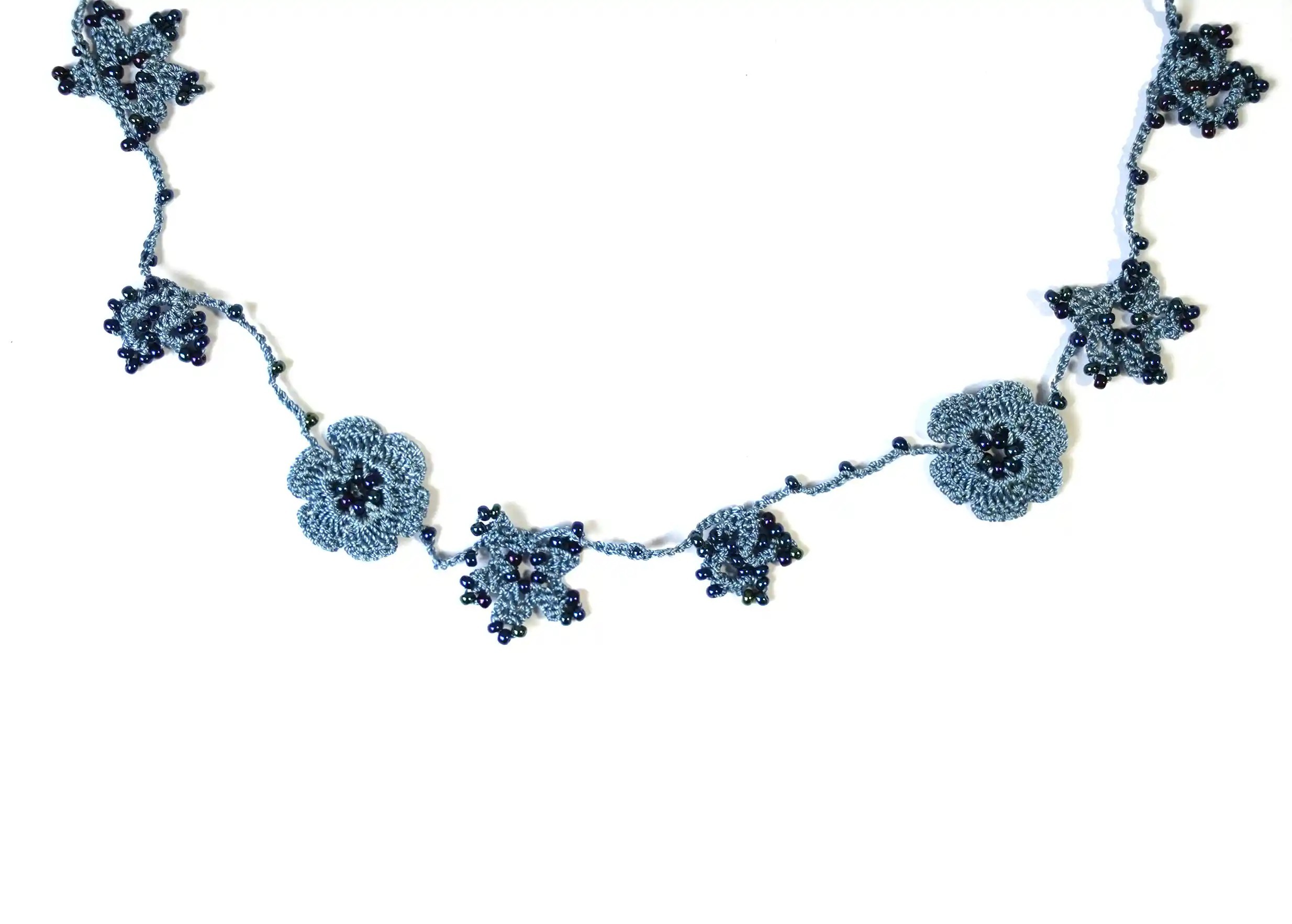 Long necklace and choker in wire and pearls, Crystal
