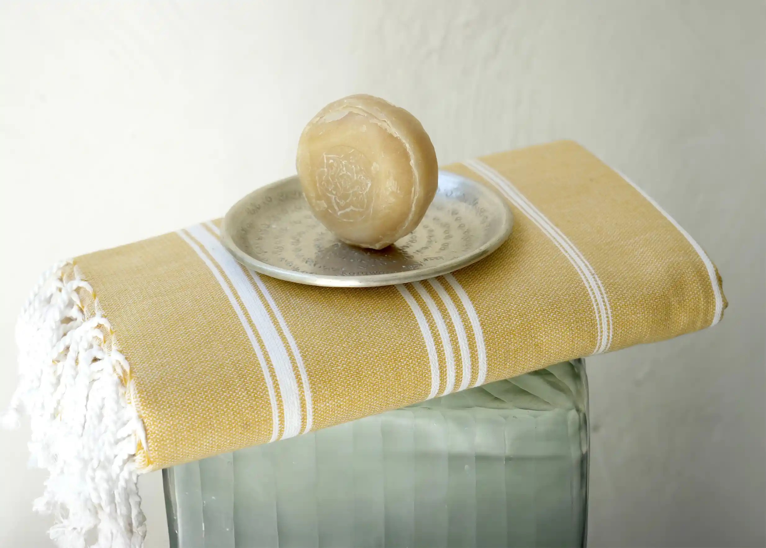 Fouta jaune doré en coton bio, collection Hammam Fouta jaune doré en coton bio, collection Hammam