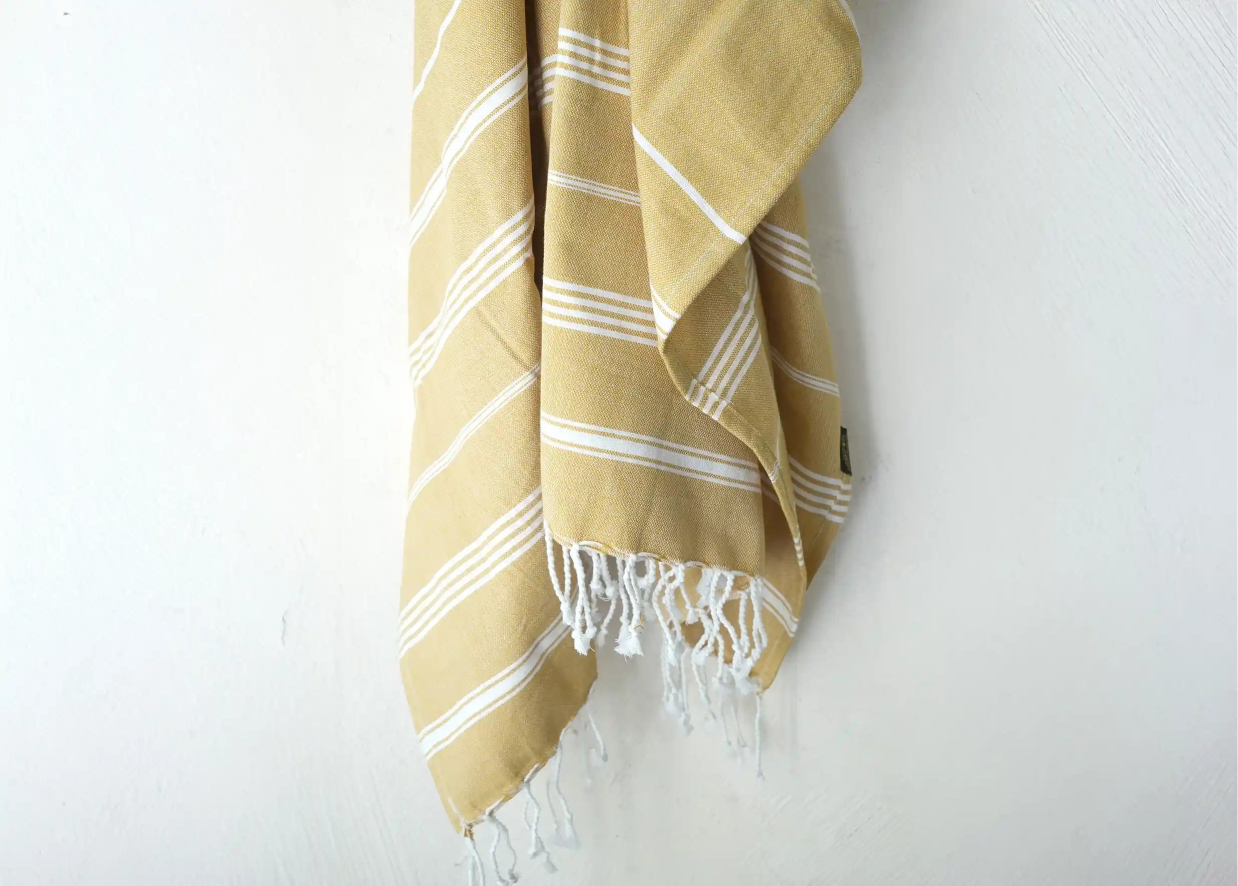 Fouta jaune doré en coton bio, collection Hammam Fouta jaune doré en coton bio, collection Hammam