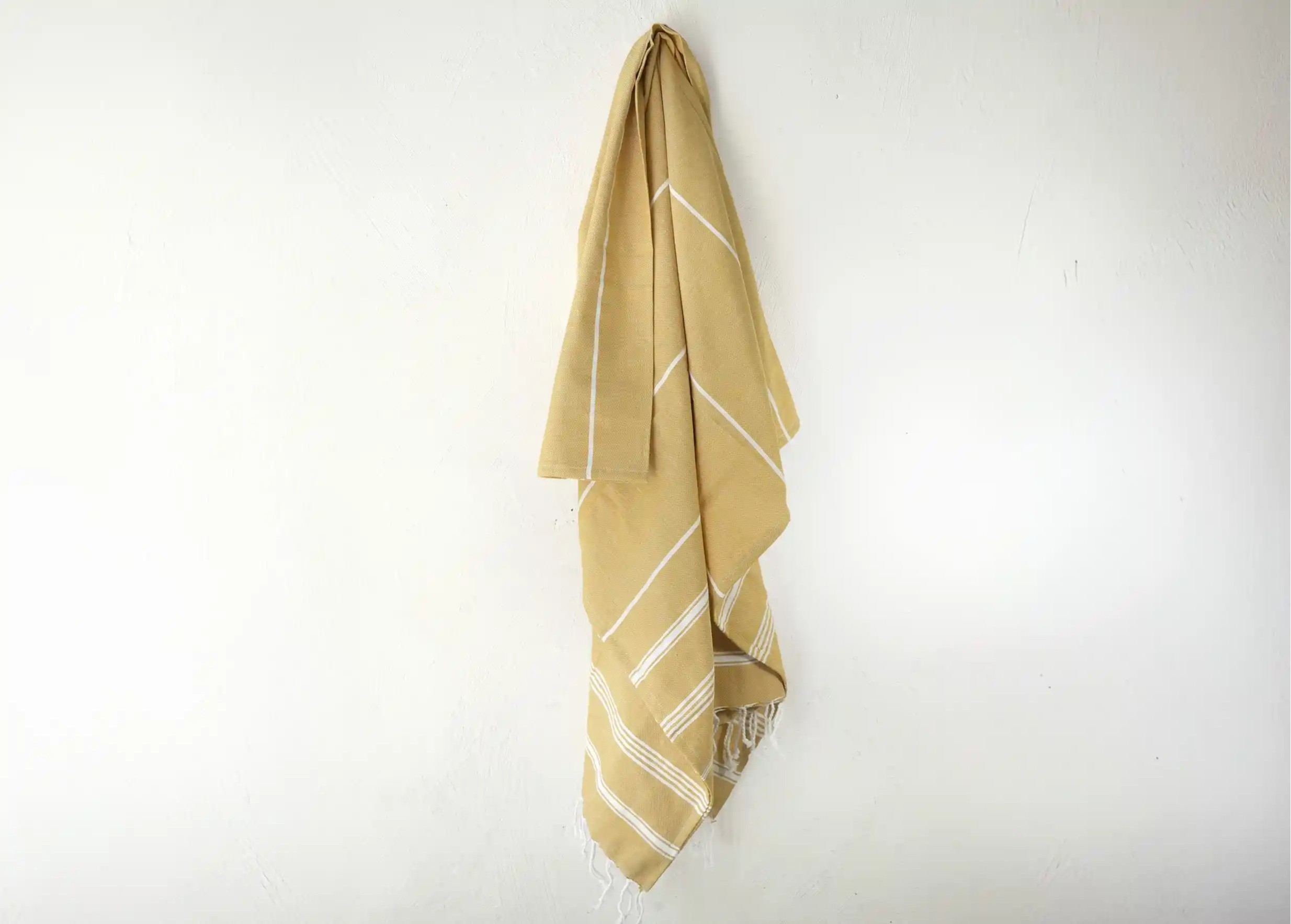 Fouta jaune doré en coton bio, collection Hammam Fouta jaune doré en coton bio, collection Hammam