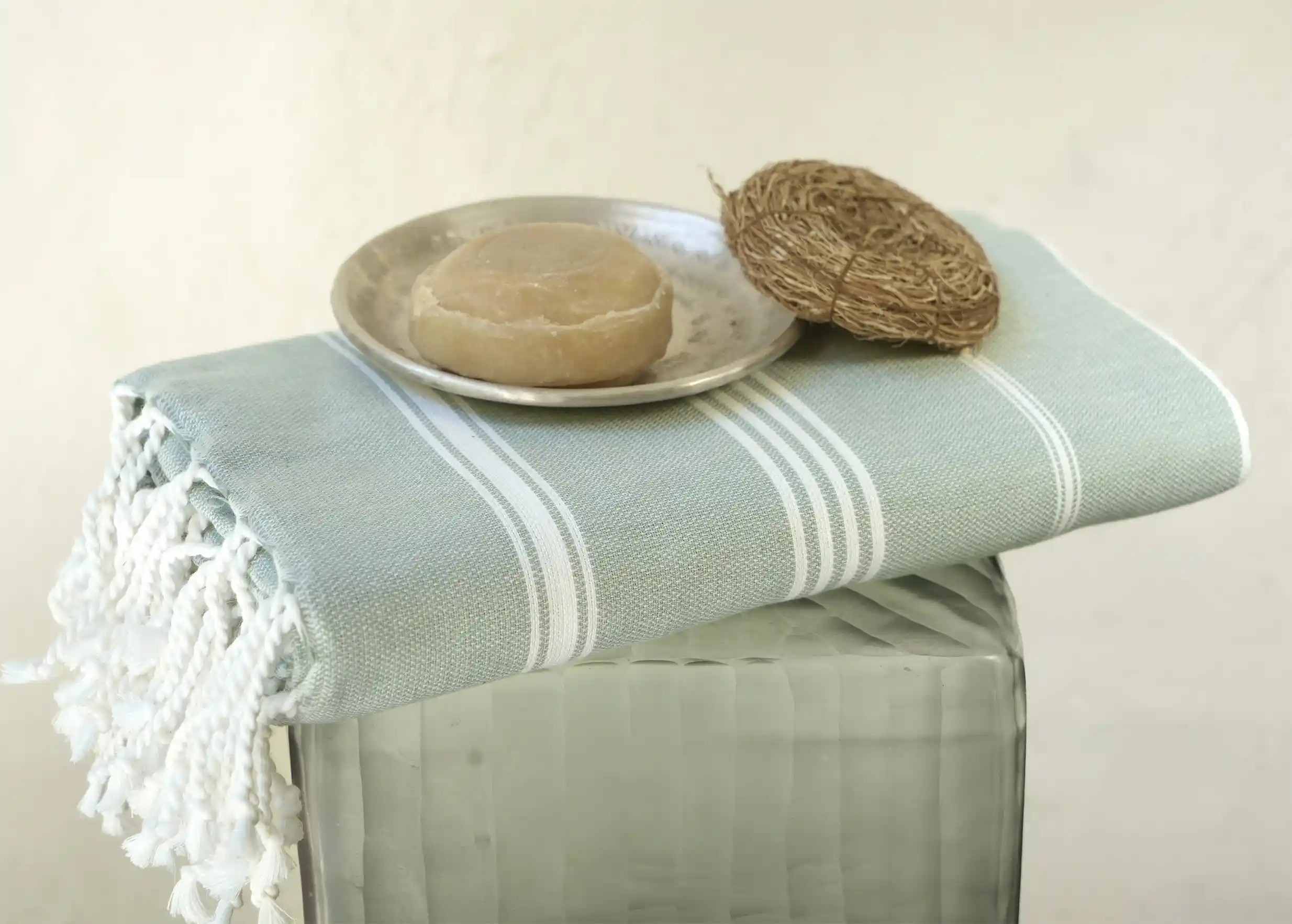 Fouta bleu eucalyptus en coton bio, collection Hammam Fouta bleu eucalyptus en coton bio, collection Hammam