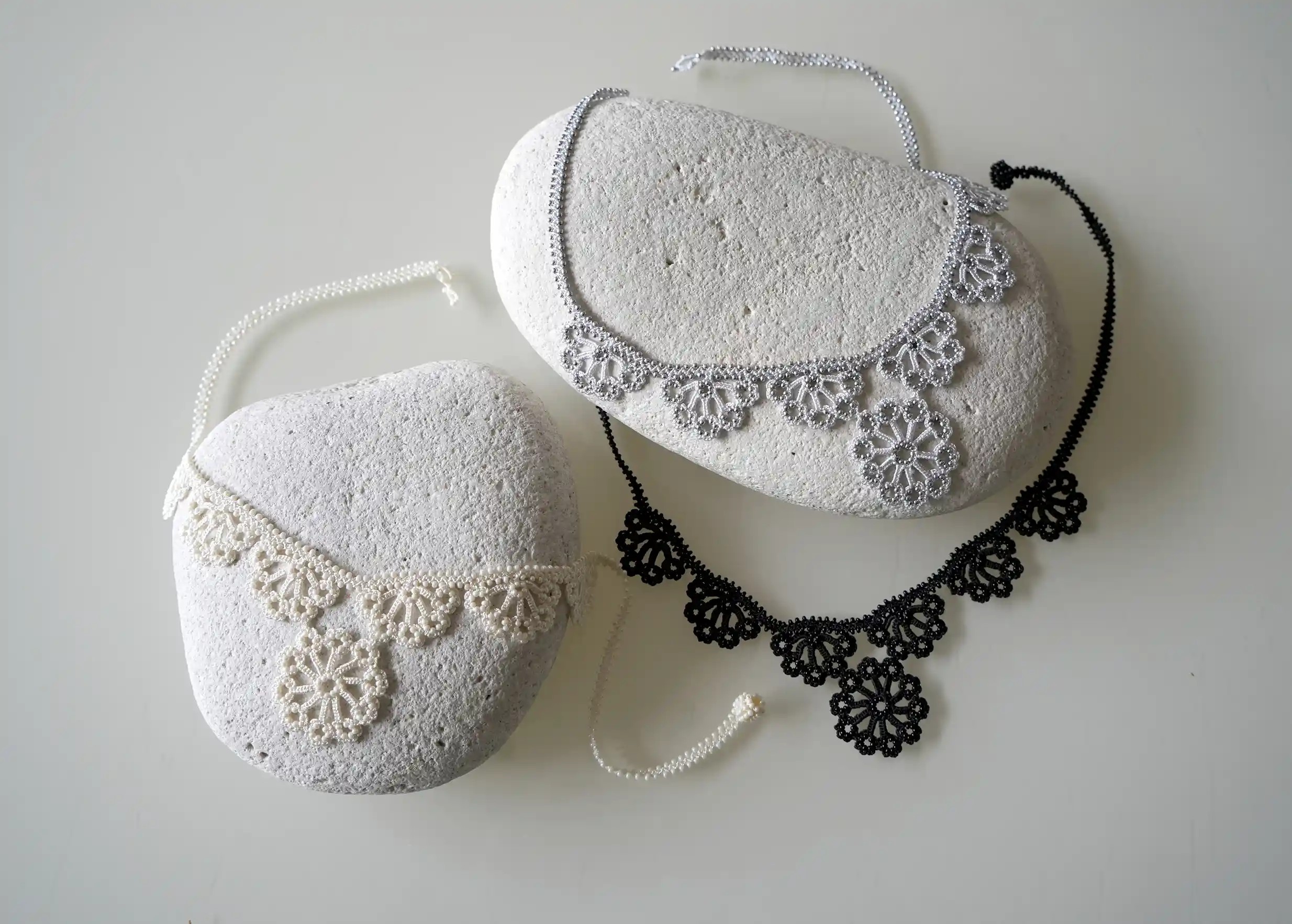 Hawa necklace by Karawan in three colours: silver grey, black and ivory.