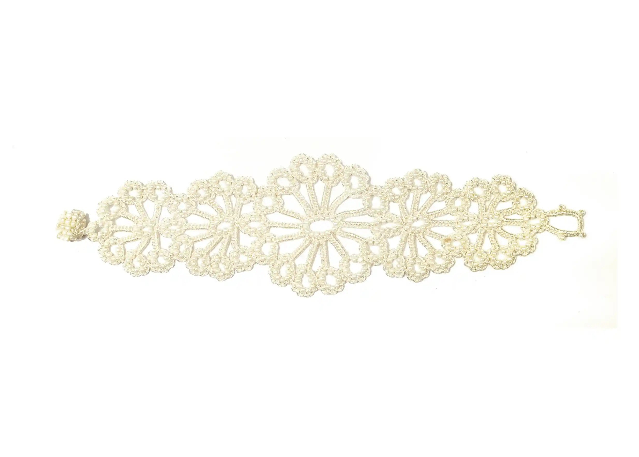 Light ivory Hawa lace bracelet, decorated with pearls, white cut-out background