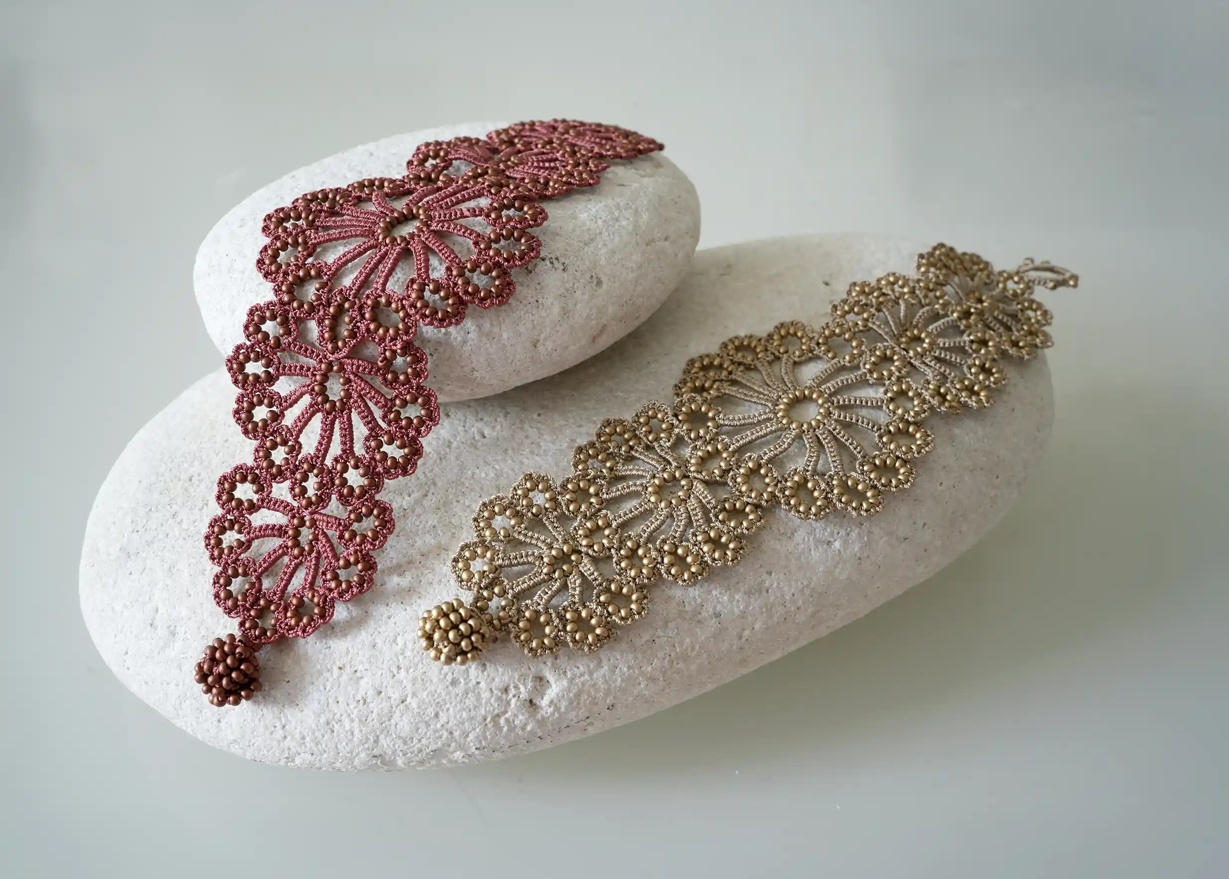 Deux bracelets en dentelle turque Oya, modèle Hawa, couleurs cuivre mat et or mat