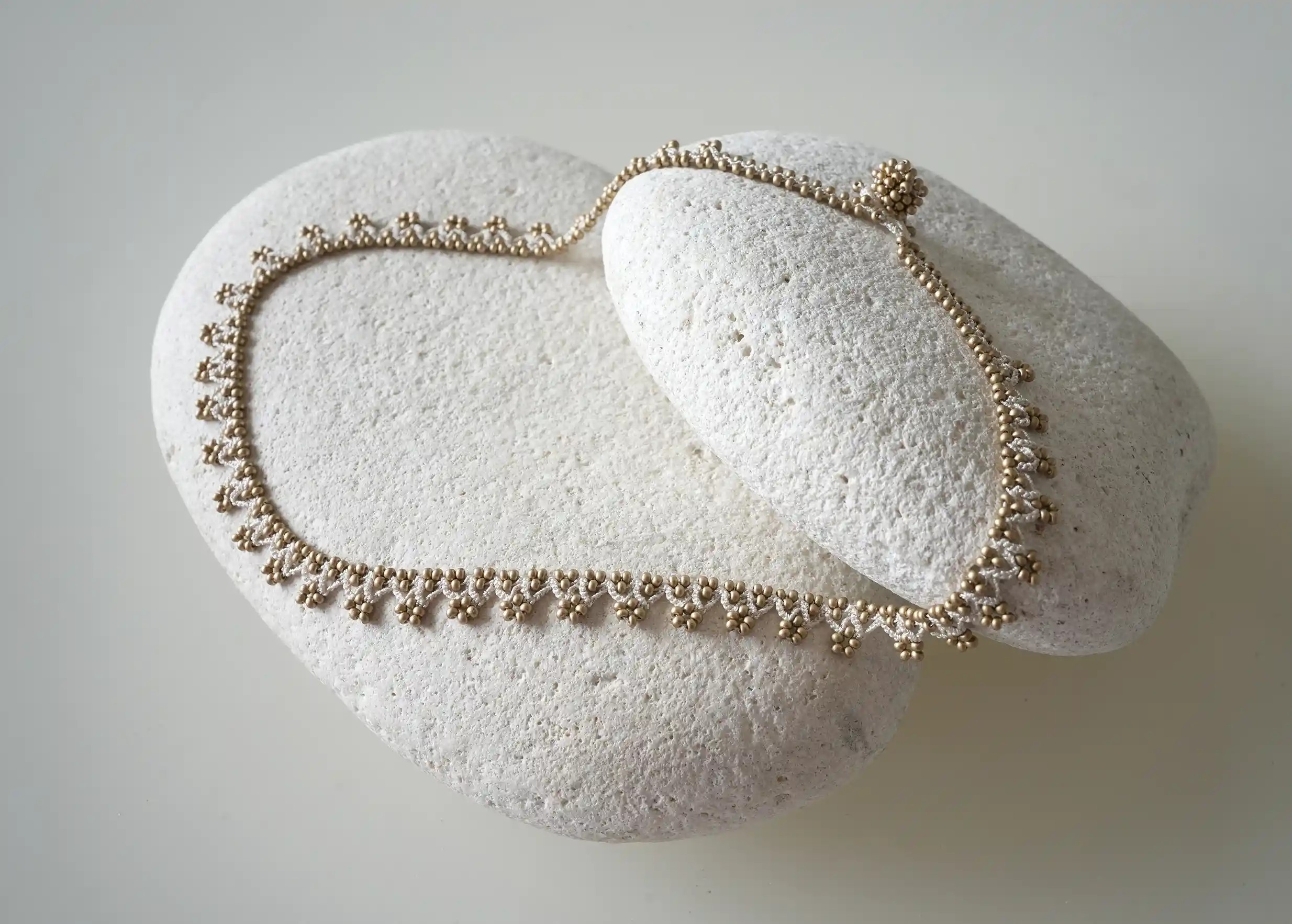 Liana necklace, beige and matt gold colour from the OYA collection