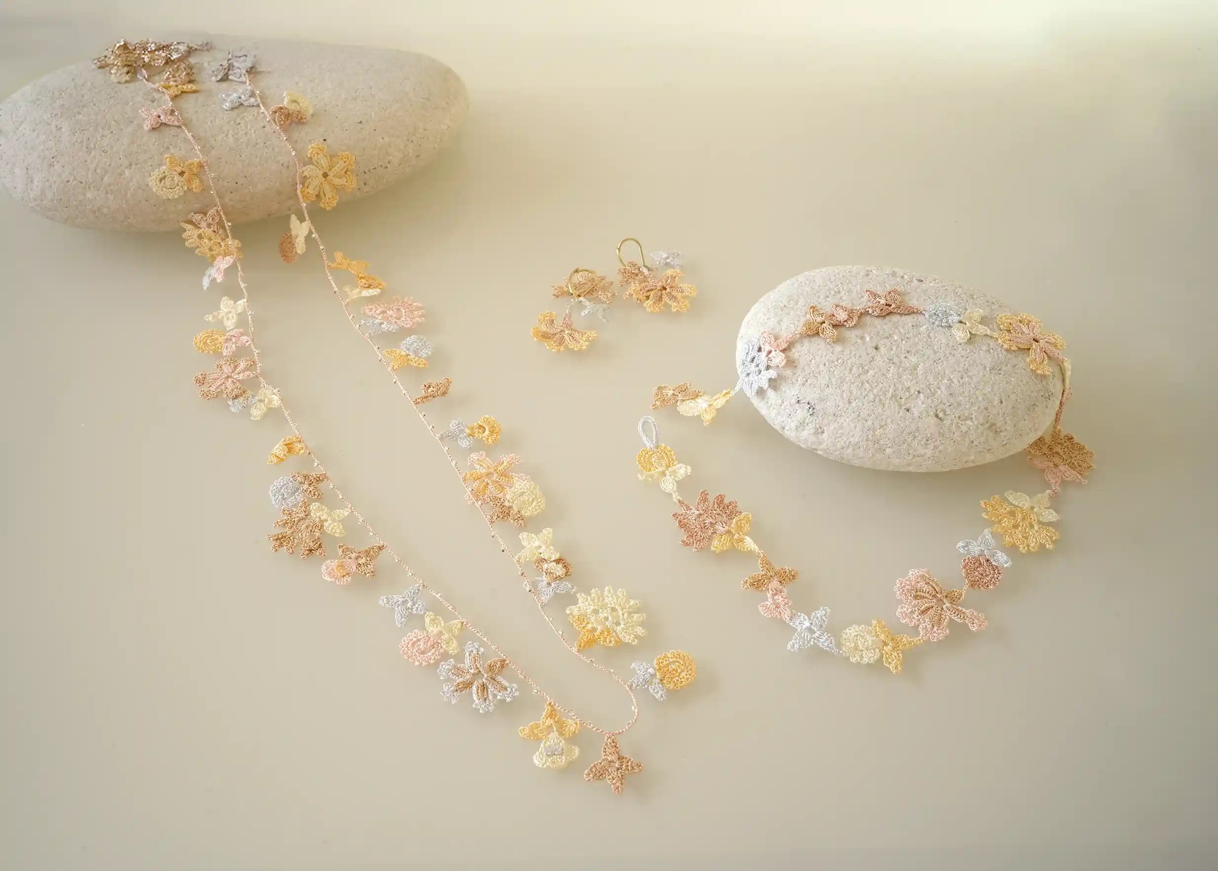 Lace choker necklace with floral motif, Bloom model