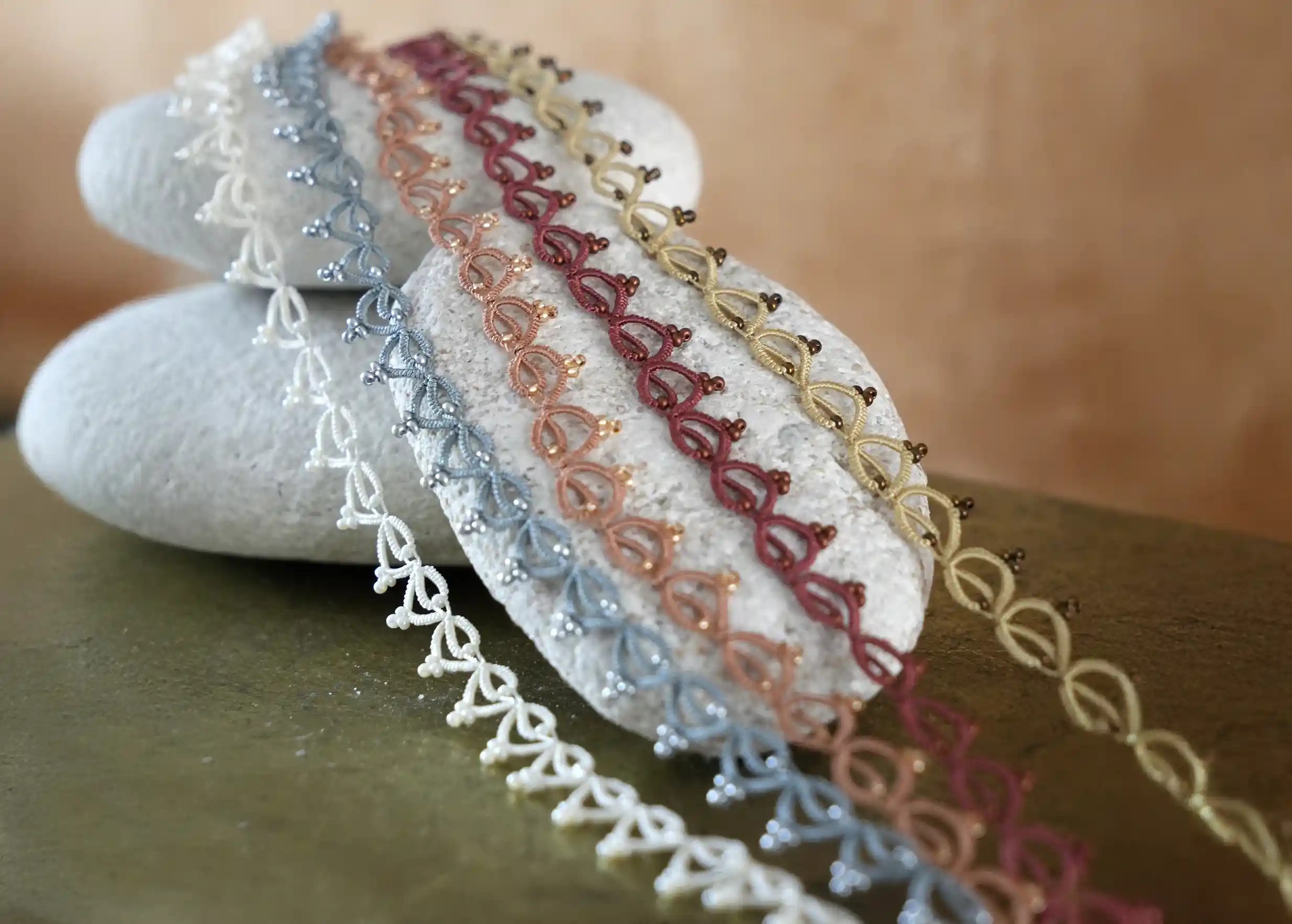 Ensemble de la gamme de colliers tour de cou fait main en fil et perles, Lotus Chain