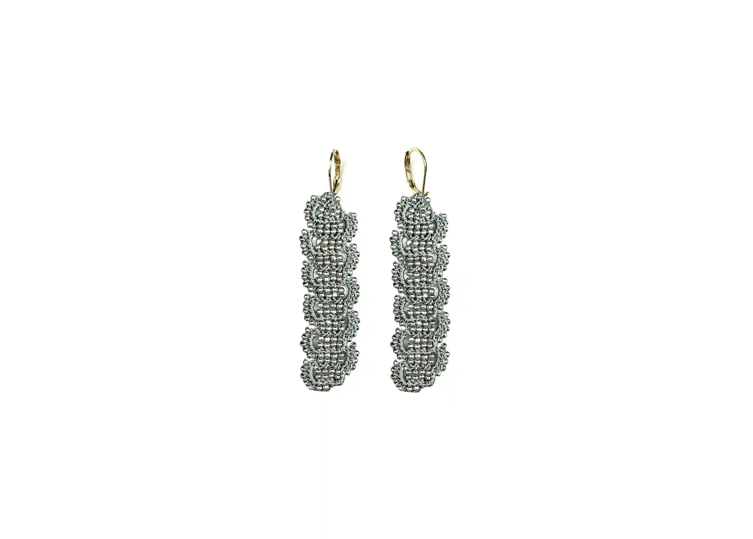 Boucles d'oreilles de créateur et fil et perles métalliques, modèle Bark, coloris bleu glacier et argent