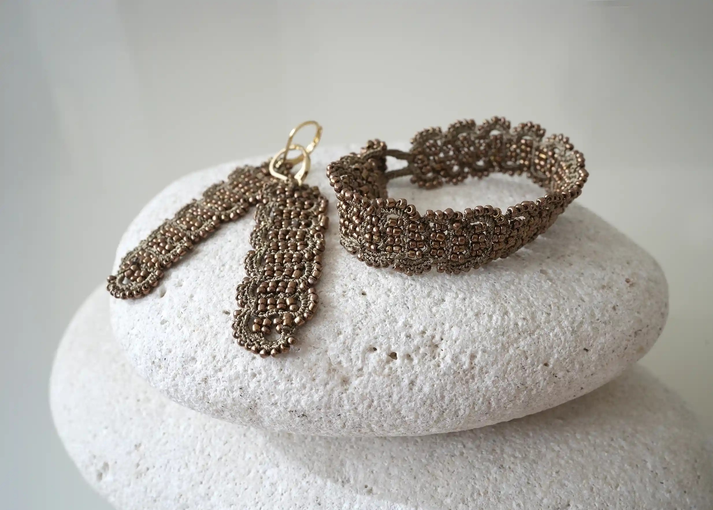 Boucles d'oreilles et bracelet en fil et perles métalliques, modèle Bark, coloris bronze et cuivre foncé