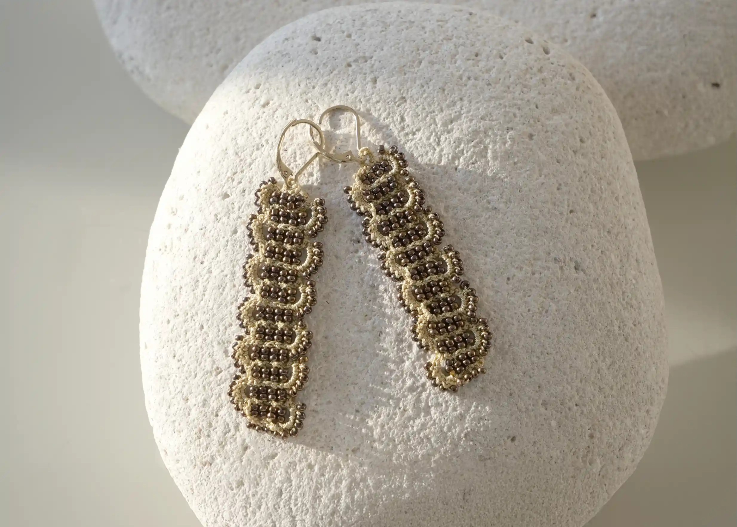 Designer earrings with wire and metallic beads, Bark model, gold and dark copper colours