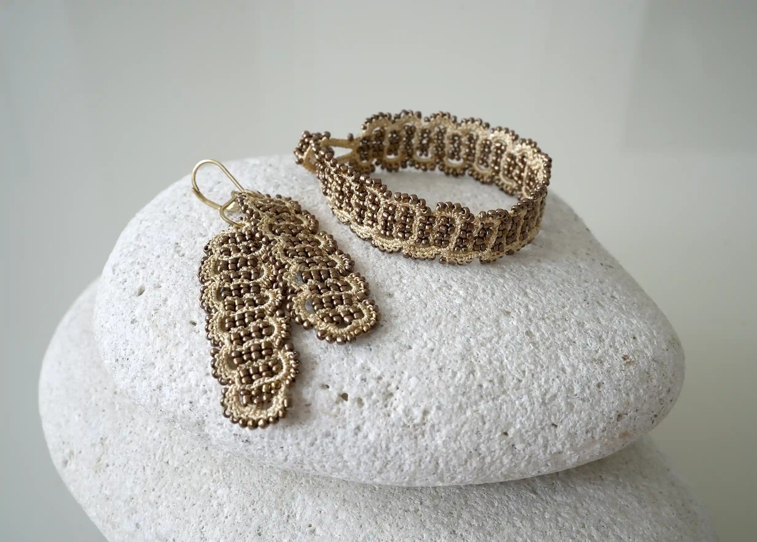 Boucles d'oreilles et bracelet en fil et perles métalliques, modèle Bark, coloris or et cuivre foncé