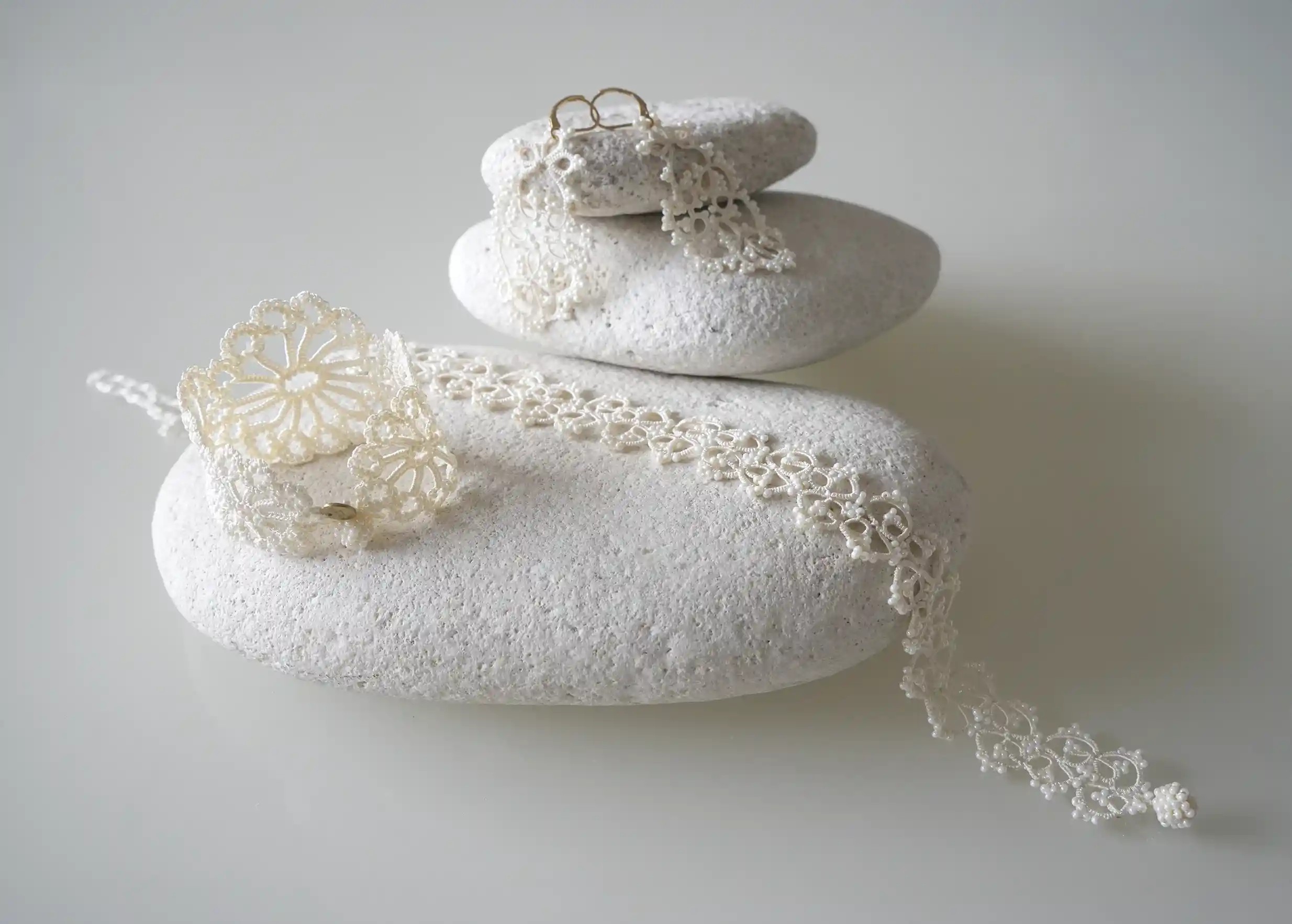 Handmade lace jewellery set, TREE model by Karawan, light ivory colour