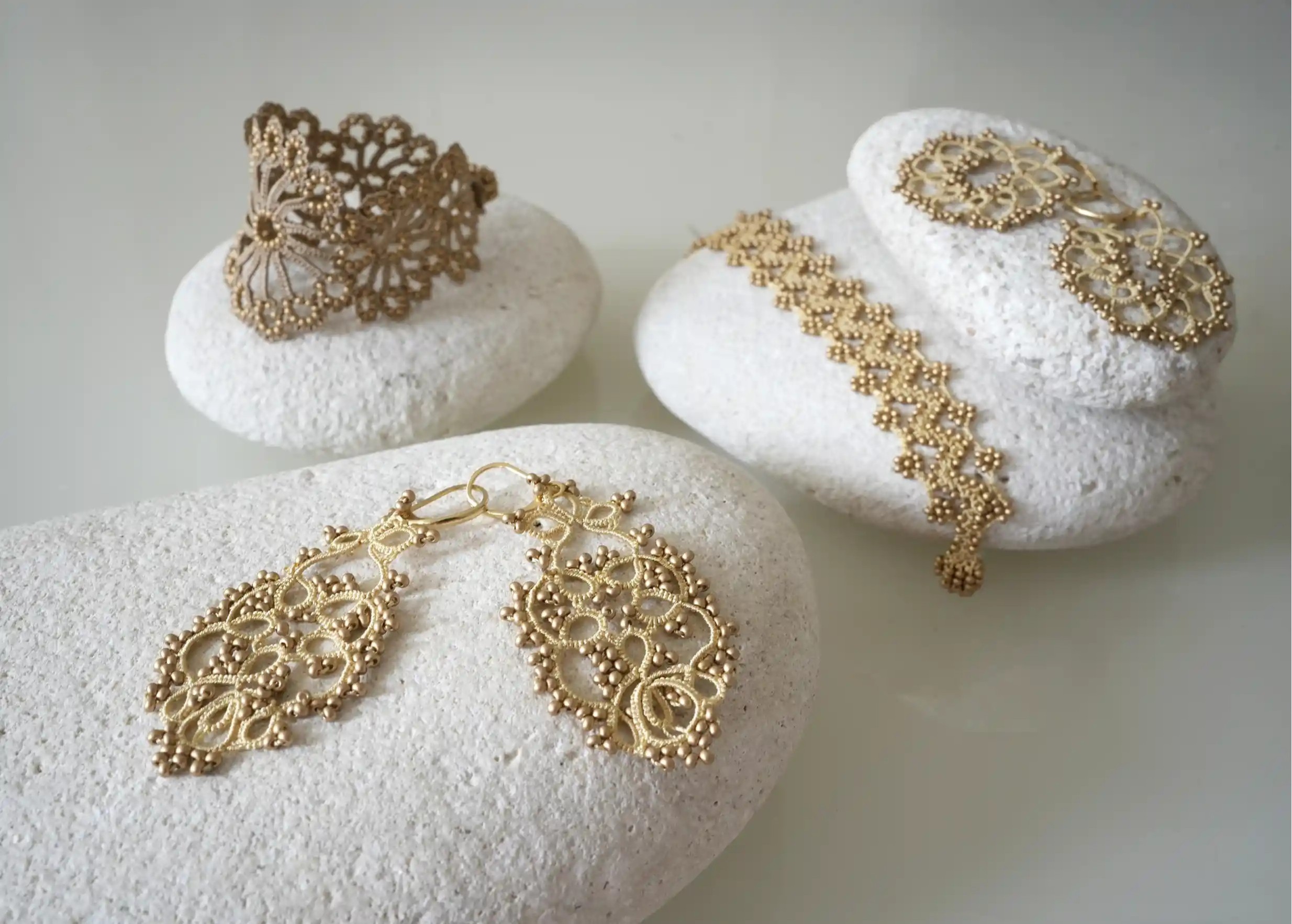 Handmade lace jewellery set, TREE model by Karawan, matt gold colour
