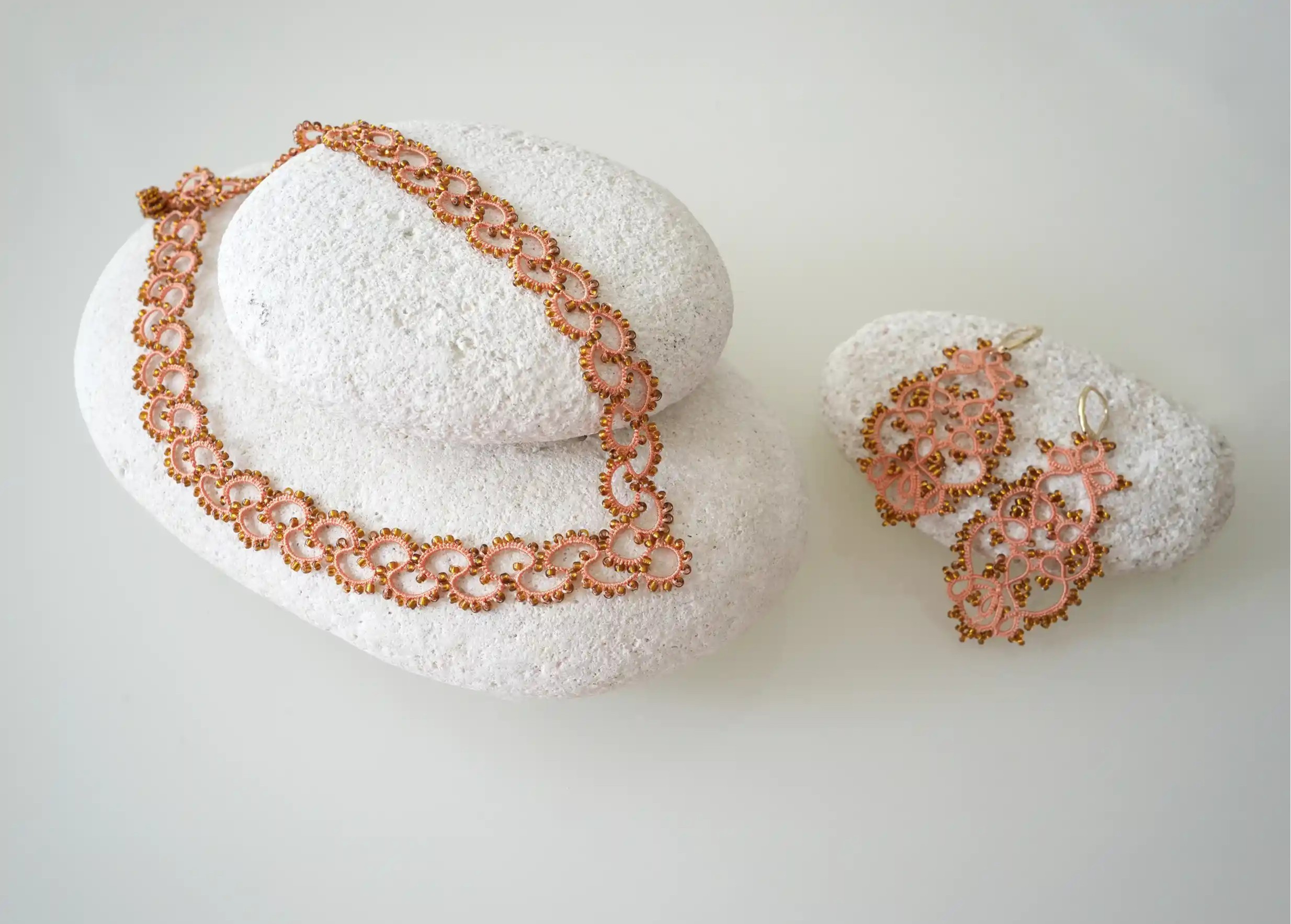 Handmade lace jewellery set, TREE model, black and copper colour
