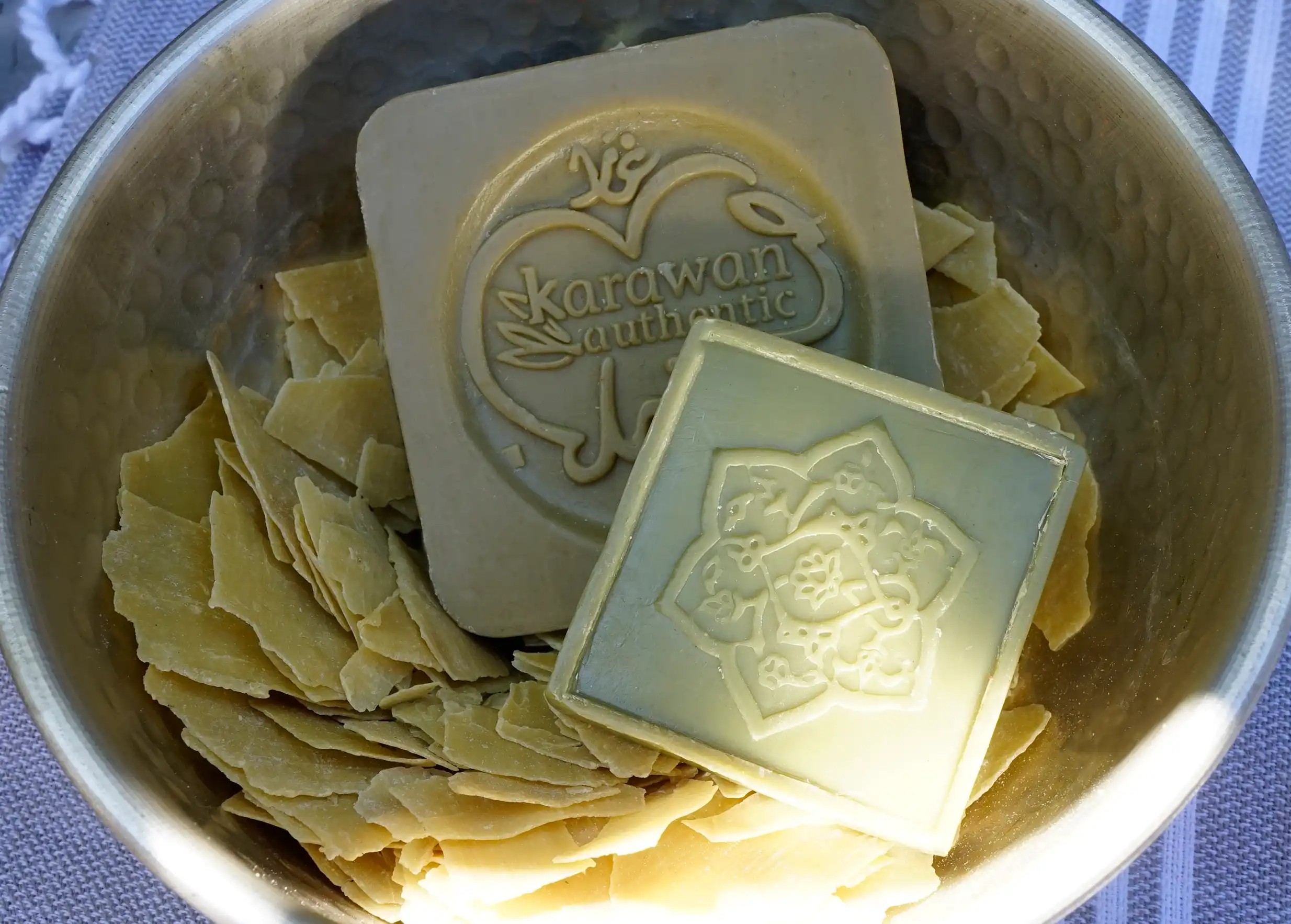 Savon d'Alep qualité 20% huile de laurier, petit et grand format, et savon d'Alep en paillettes