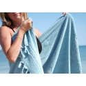 Fouta en coton biologique coloris aigue marine, tissée avec une face éponge, franges nouées à la main
