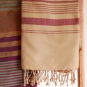 Fouta en coton biologique coloris Sable & Prune. Tissage jacquard nid d'abeilles 100 x 200 cm
