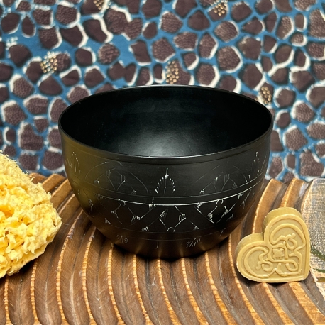 "Palmyr" Brass hammered and engraved tray