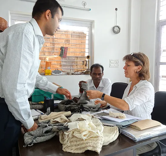 Rencontre entre les artisans et la créatrice de la marque pour de nouveaux produits