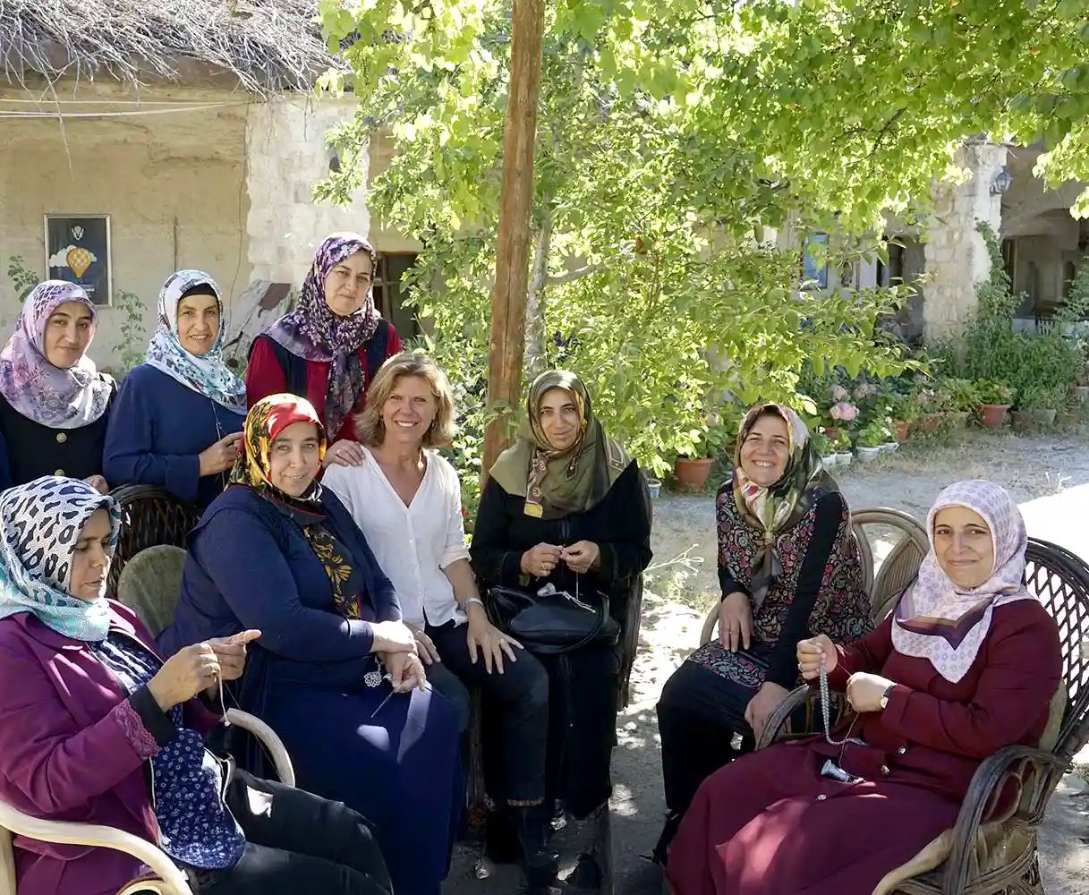 Collectif de femmes artisanes turques avec Christine Delpal pour Karawan
