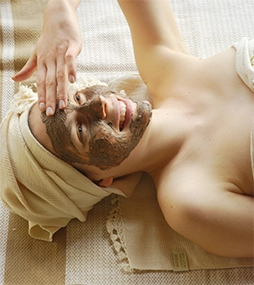 Masque de gommage au rhassoul expérimentée par une femme