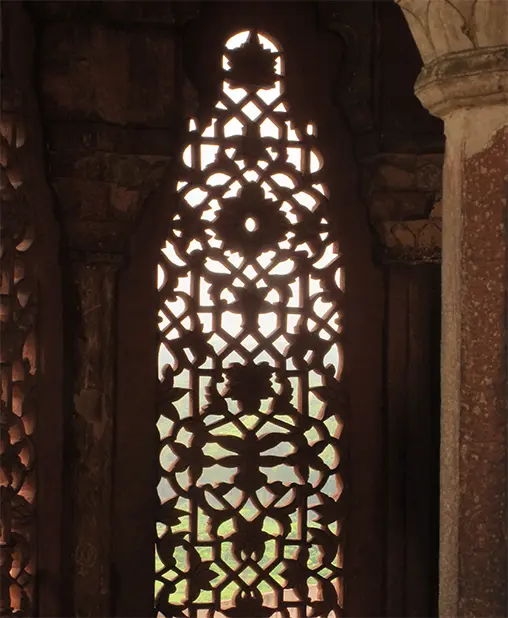 Moucharabieh, cloison traditionnelle du décor et de l'univers hammam